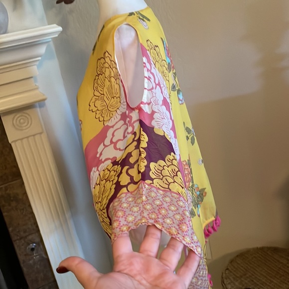 Ivy Jane - poncho with fringe and cold shoulders; one size - Picture 2 of 6